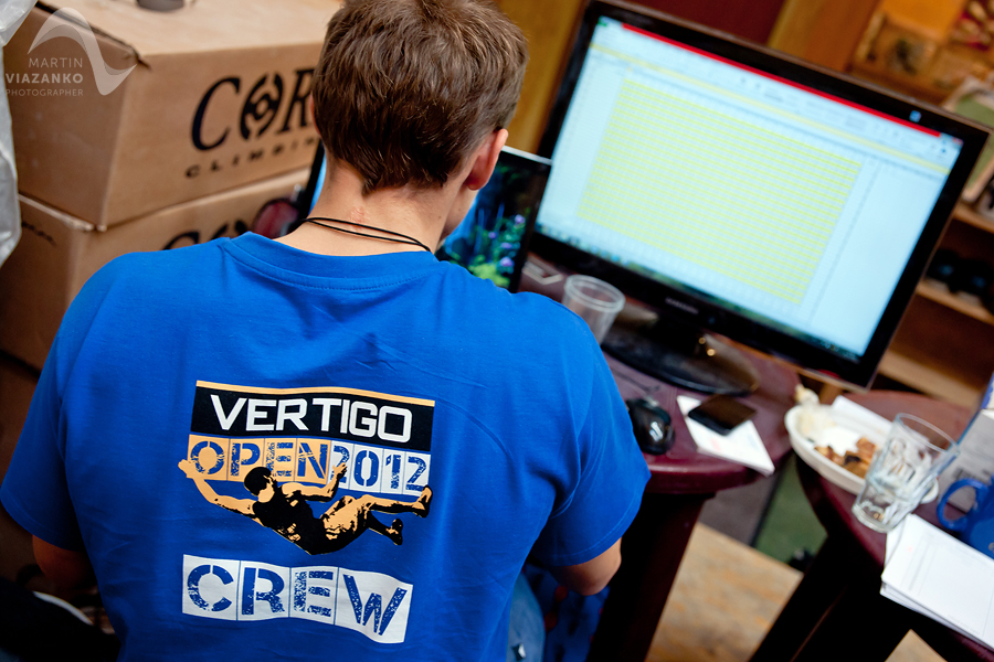 vertigo, open, lezecke, centrum, boulder, bouldering, umela, stena, boulder, pretek